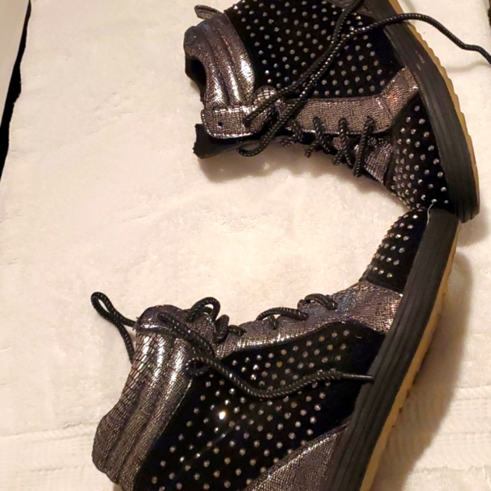 Black Wedge Heel Gym Shoe with Pewter color Size 8